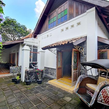 Omah Pitoe Yogya Homestay Yogyakarta Extérieur photo